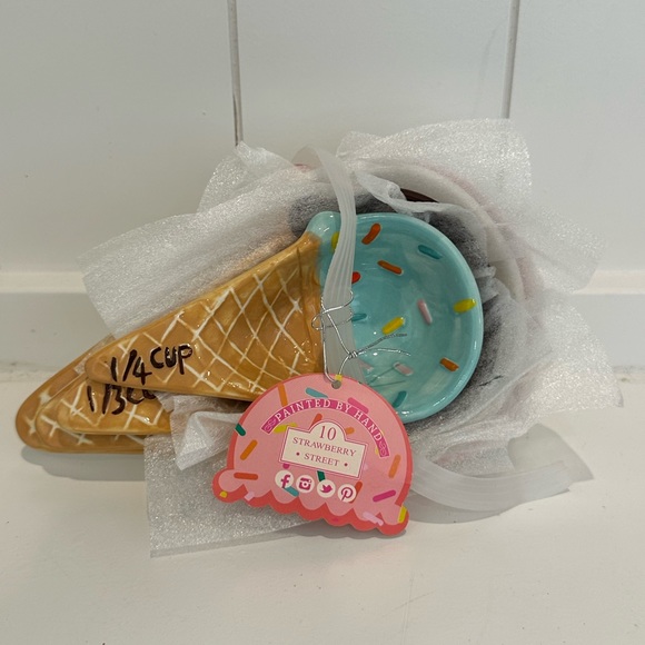 10 Strawberry Street Ice Cream Measuring Cups Hand Painted Summer - Picture 8 of 8